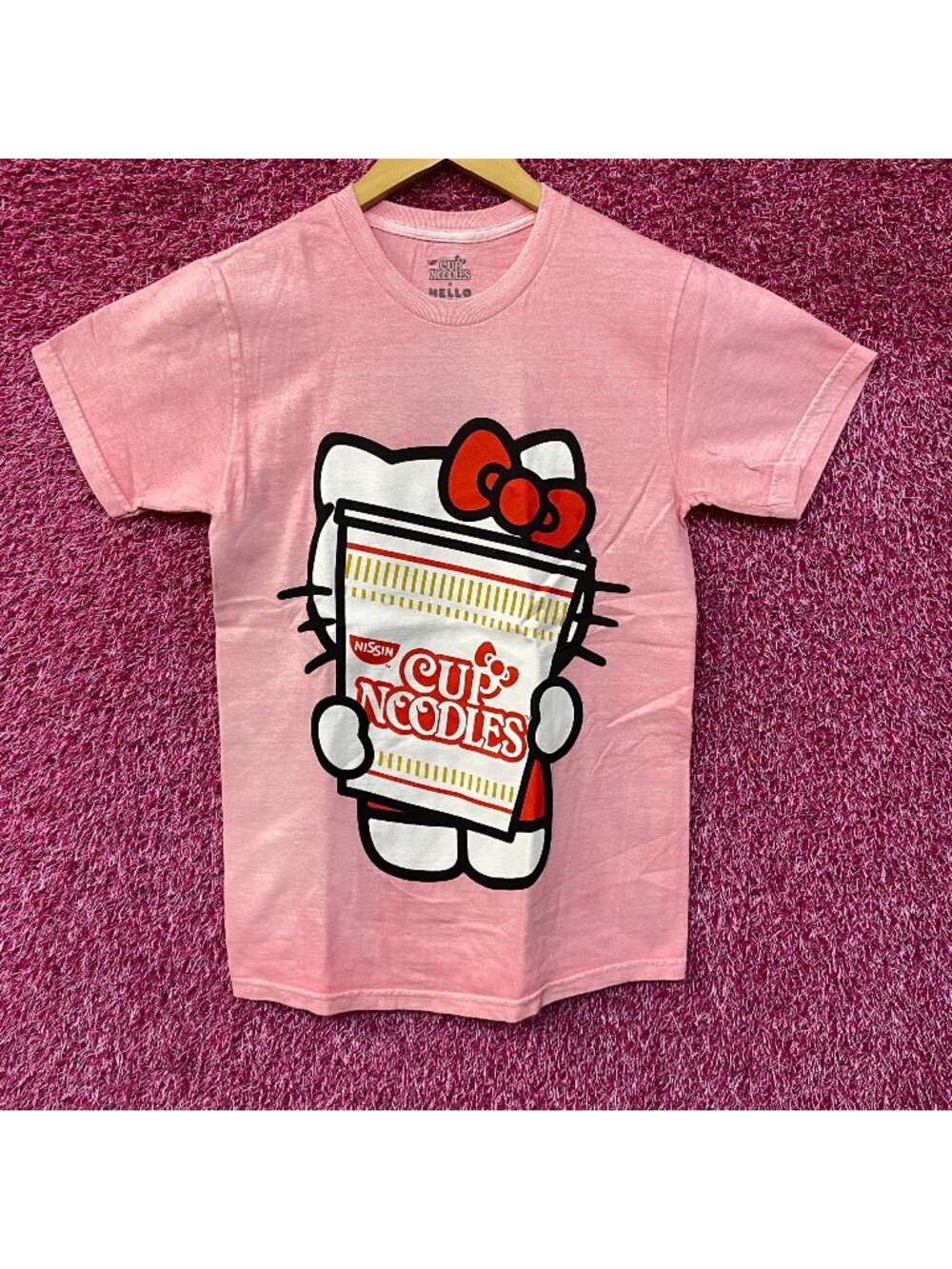 Sanrio Hello Kitty x Nissin Cup Noodles Pink T-Shirt Small